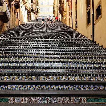 La Trinacria Daire Caltagirone